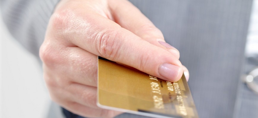 Existují vůbec nebankovní kreditní karty, a jaké mají podmínky? Může získat kreditní kartu i člověk bez příjmu nebo bez ověřování v registru?